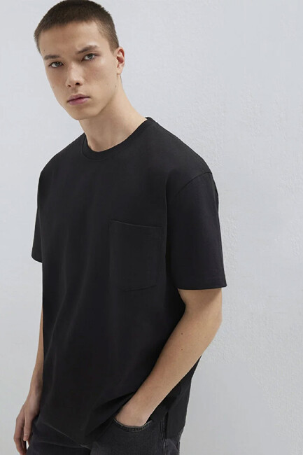 Erkek Cepli Basic Tshırt 066248-900 Siyah (3)