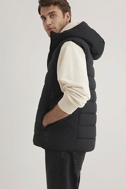 Erkek Kapüşonlu Yelek 0110554-900 Siyah (1)