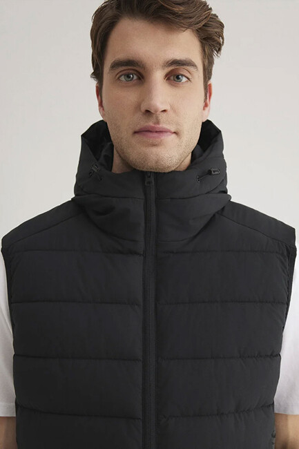 Erkek Kapüşonlu Yelek 0110554-900 Siyah - Thumbnail