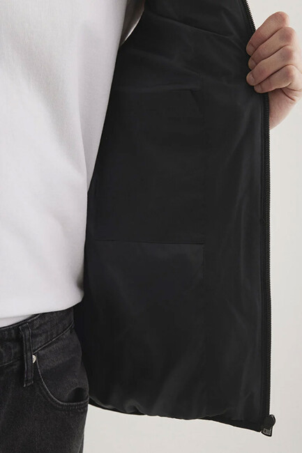 Erkek Kapüşonlu Yelek 0110554-900 Siyah - Thumbnail