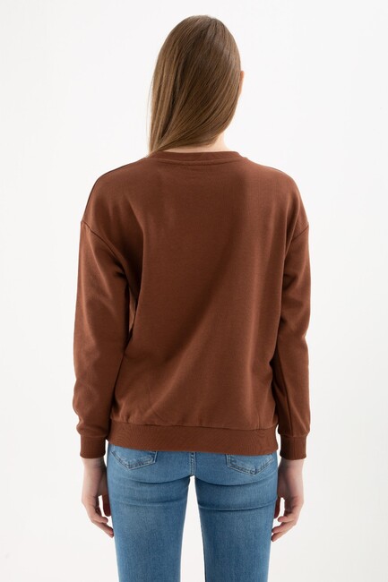 Kadın Bisiklet Yaka Baskılı Sweatshirt 22K0065K1 Kahverengi (3)