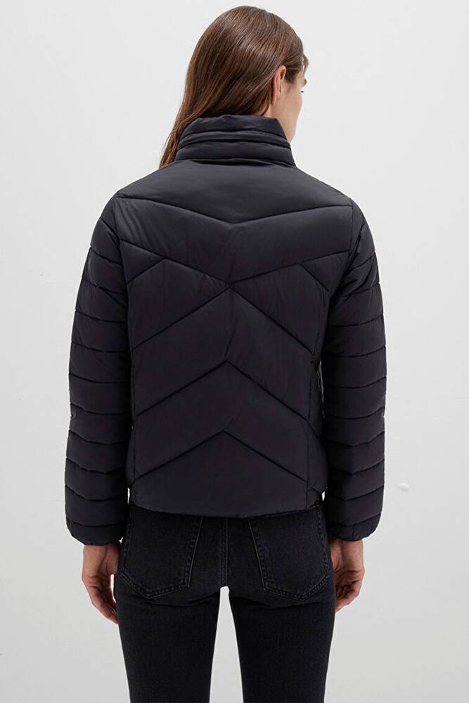 Kadın Dik Yaka Şişme Mont 110698-900 Siyah 