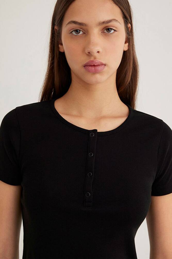 Kadın Düğme Detaylı Crop 1611639-900 Siyah 