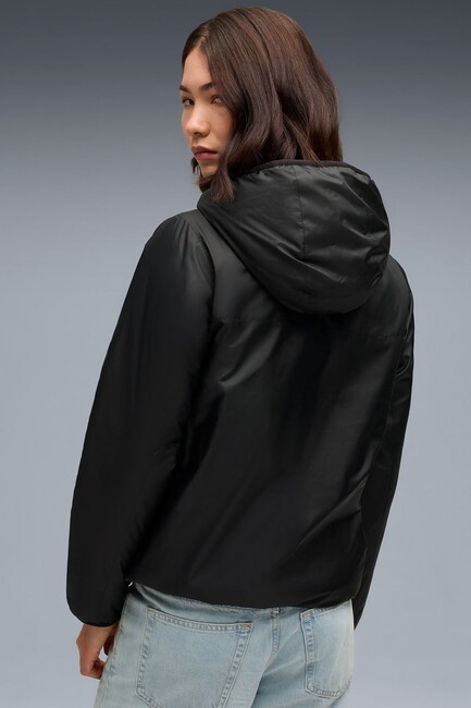 Kadın ESS Light Padded Mont 688383-01 Siyah (2)