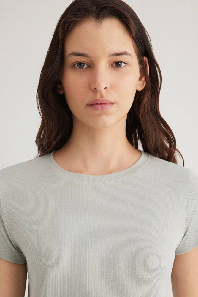 Kadın Kısa Kollu Basic Penye 1612904-70084 Yeşil 