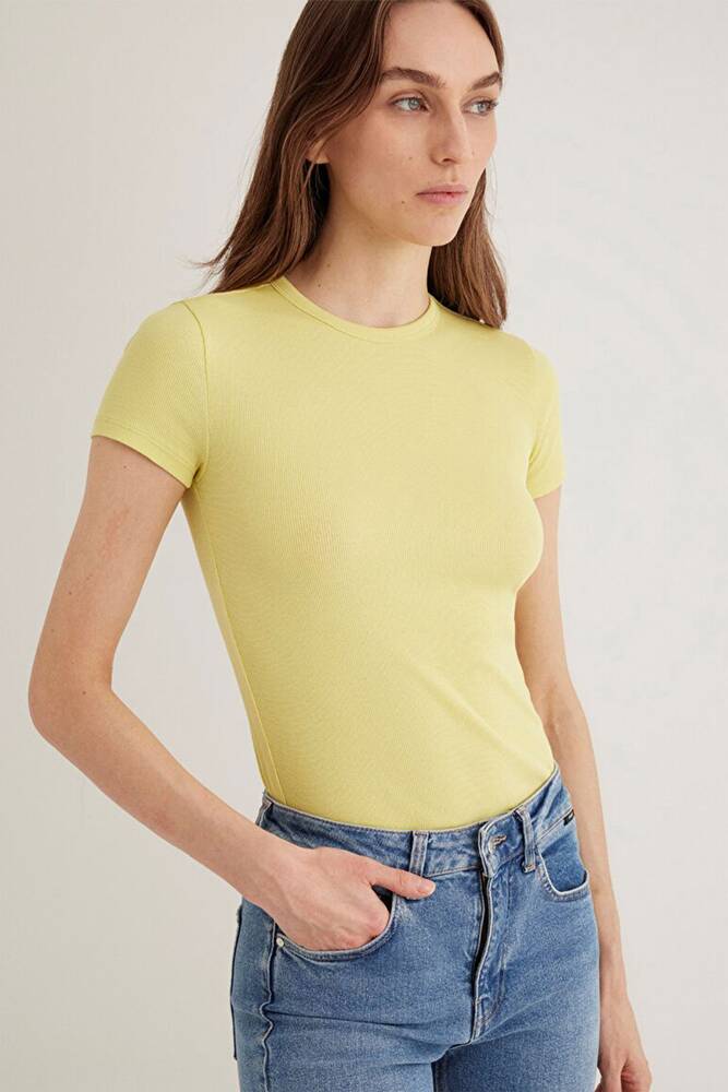 Kadın Kısa Kollu Basic Tişört 1613081-71285 Sarı 