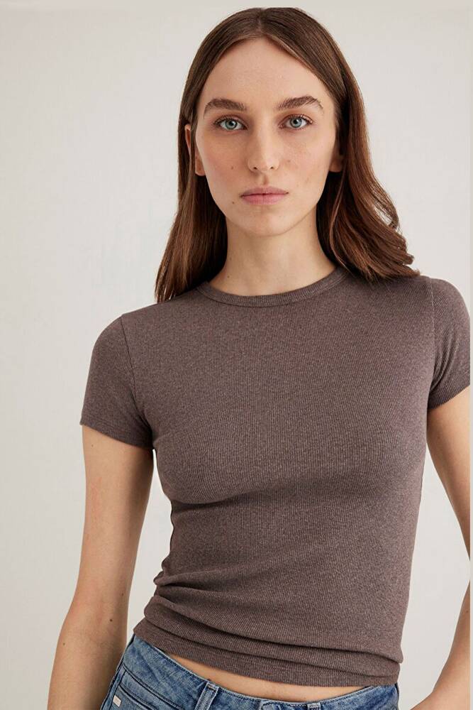 Kadın Kısa Kollu Basic Tişört 1613081-88533 Kahve 