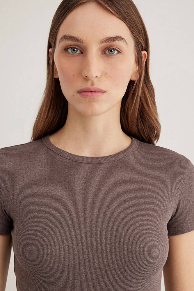 Kadın Kısa Kollu Basic Tişört 1613081-88533 Kahve 