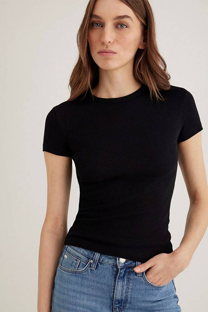 Kadın Kısa Kollu Basic Tişört 1613081-900 Siyah 