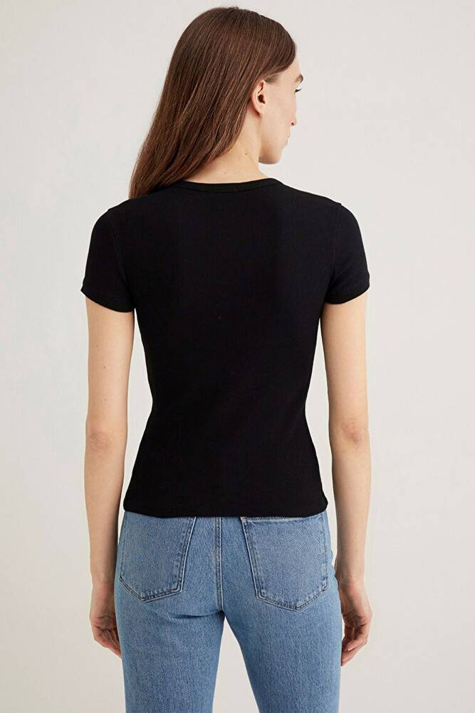 Kadın Kısa Kollu Basic Tişört 1613081-900 Siyah 