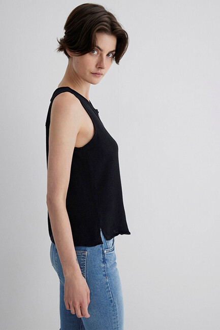 Kadın Kolsuz Gömlek 1210710-900 Siyah (3)