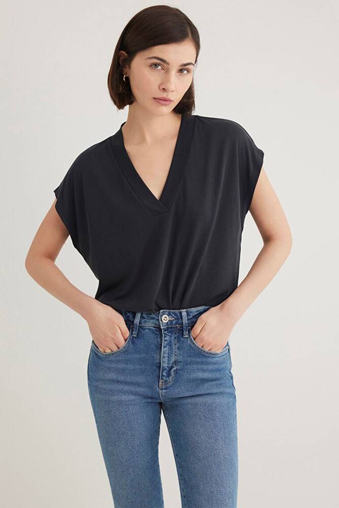 Kadın Kolsuz Penye Üst 1612250-900 Siyah 