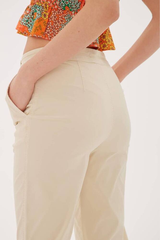 Kadın Paçası Düğme Detaylı Pantolon 25Y0312K1 Bej 