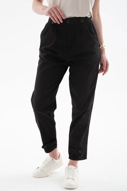 Kadın Paçası Düğme Detaylı Pantolon 25Y0312K1 Siyah (3)