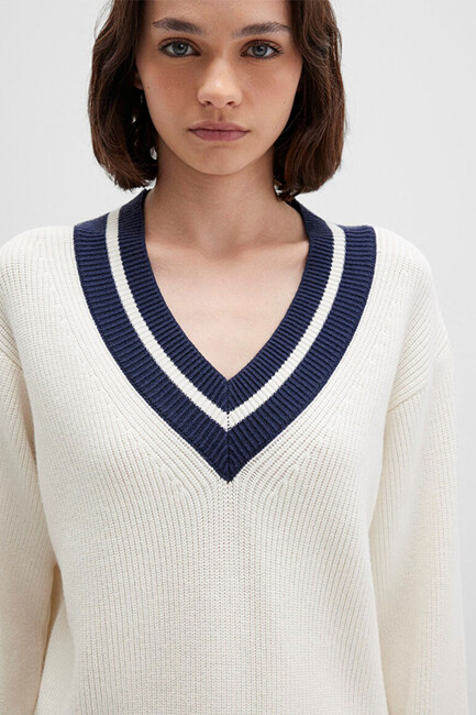 Kadın V Yaka Kazak 1710705-70057 Beyaz - Thumbnail