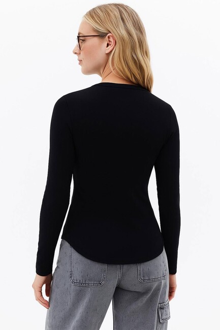 Kadın Yakası Düğmeli Tişört 25K0136K1 Siyah (3)