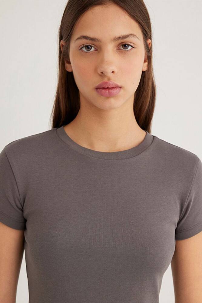 Kadın Yuvarlak Yaka Basic Tişört 1600814-70095 Gri 