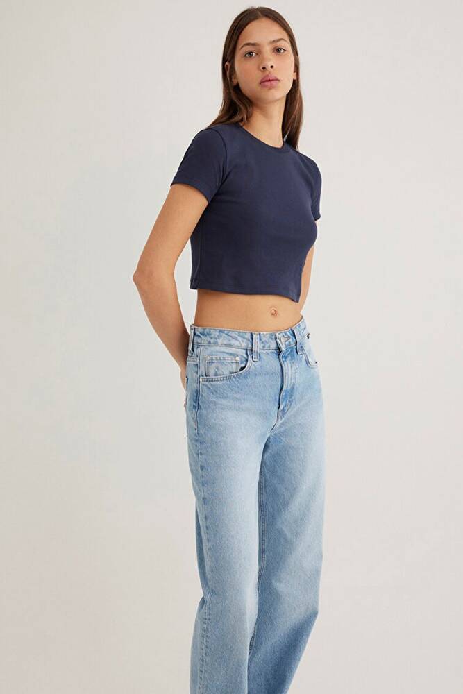 Kadın Yuvarlak Yaka Basic Tişört 1600814-85315 Lacivert 