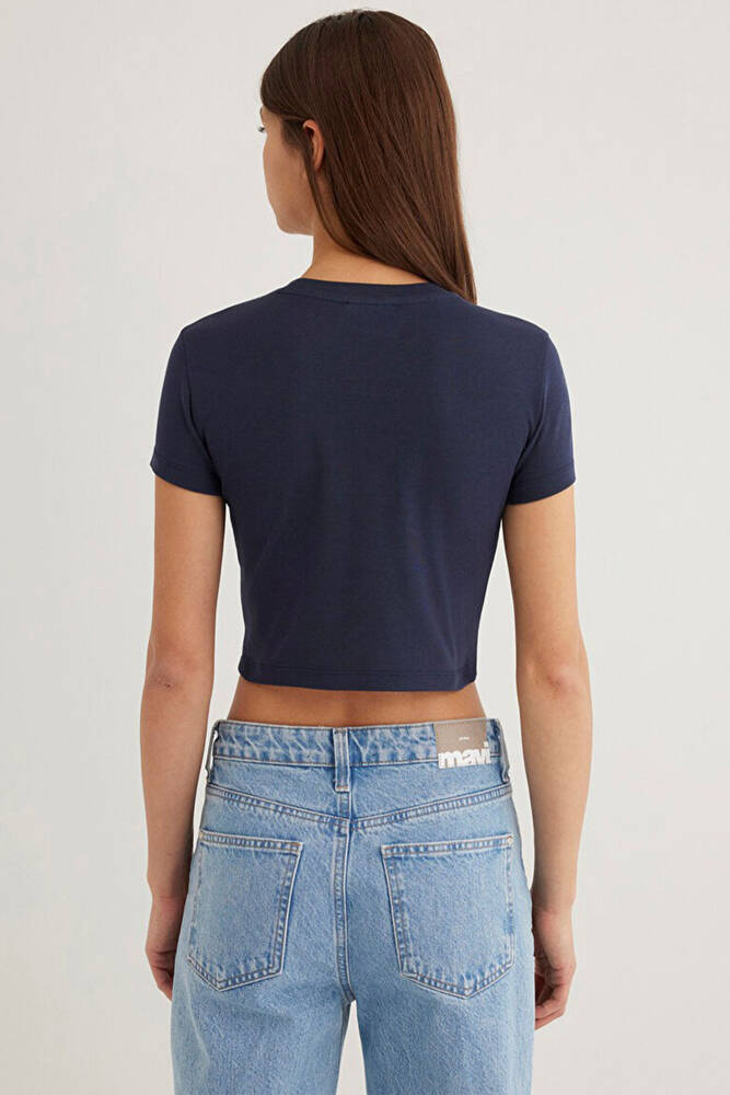 Kadın Yuvarlak Yaka Basic Tişört 1600814-85315 Lacivert 