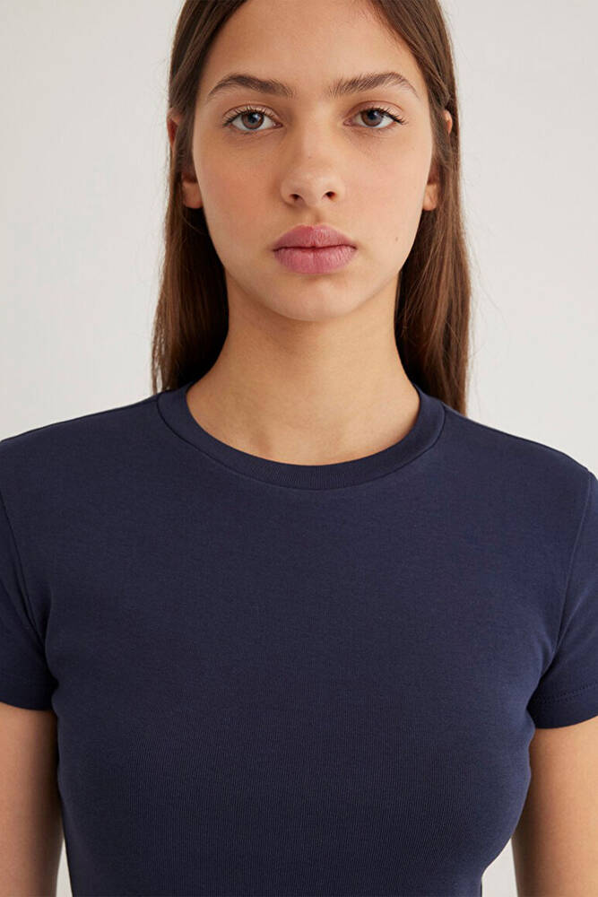 Kadın Yuvarlak Yaka Basic Tişört 1600814-85315 Lacivert 