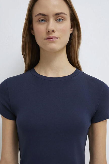 Kadın Yuvarlak Yaka Basic Tişört 1600814-85315 Lacivert (3)