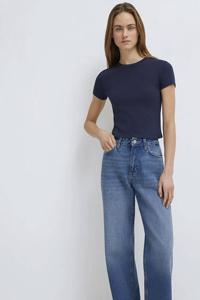 Kadın Yuvarlak Yaka Basic Tişört 1600814-85315 Lacivert 