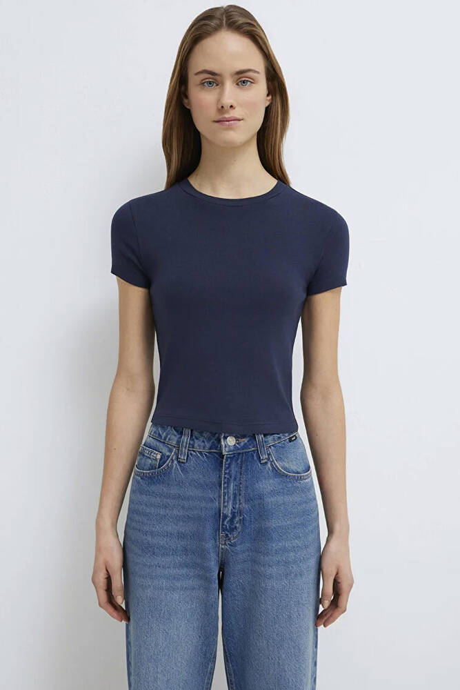 Kadın Yuvarlak Yaka Basic Tişört 1600814-85315 Lacivert 
