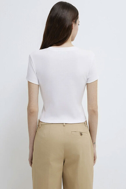 Kadın Yuvarlak Yaka Tişört 1600814-620 Beyaz - Thumbnail