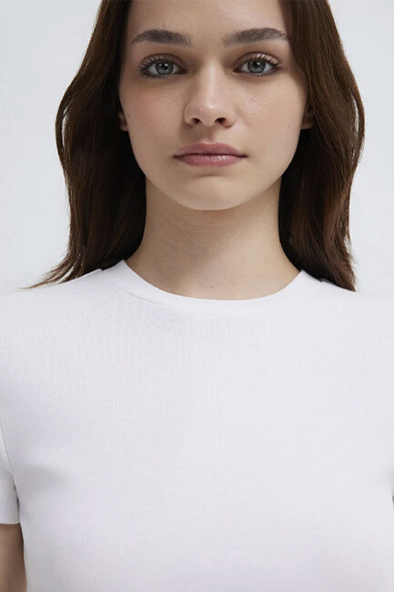 Kadın Yuvarlak Yaka Tişört 1600814-620 Beyaz - Thumbnail