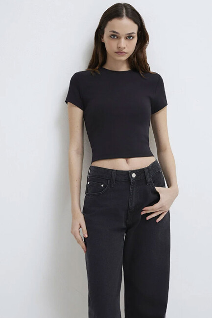 Kadın Yuvarlak Yaka Tişört 1600814-900 Siyah (1)