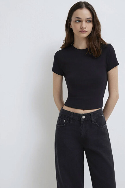 Kadın Yuvarlak Yaka Tişört 1600814-900 Siyah (3)