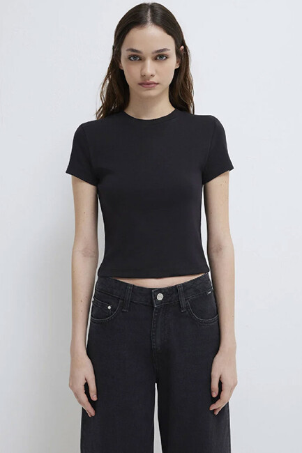 Kadın Yuvarlak Yaka Tişört 1600814-900 Siyah - Thumbnail